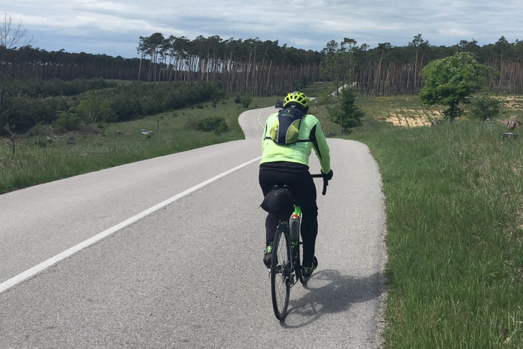 Cyklista vo vojenskej oblasti Záhorie