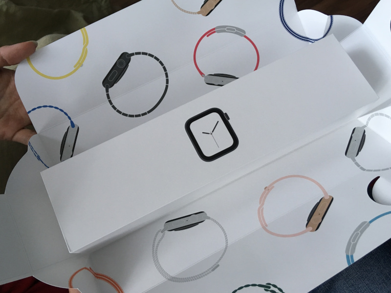 unboxing Apple Watch 4 - otvorenie krabice