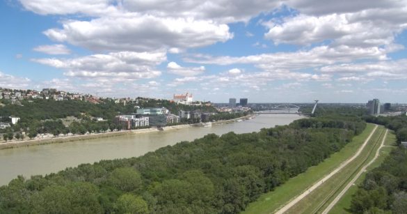 Bratislava panoráma dron footage, bratislavský hrad, dunaj